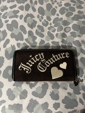 Juicy Couture Brown Zip Wallet with Cream Embroidered Logo & Hearts